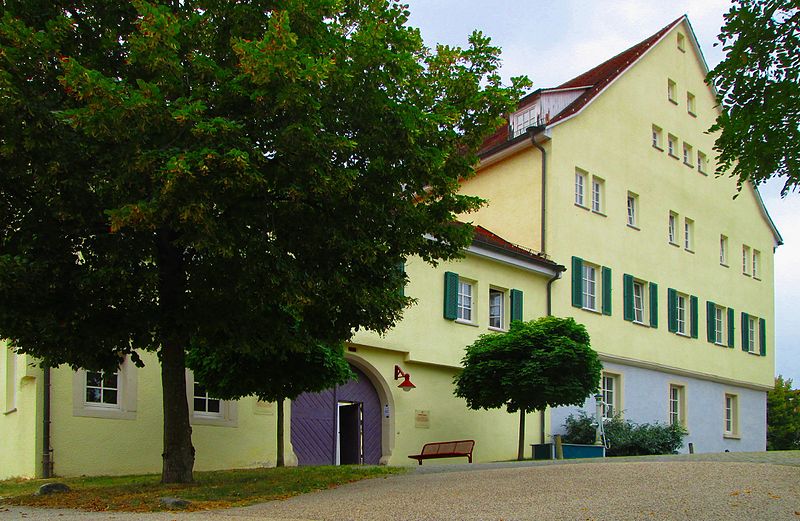 File:Schloss Urbach.jpeg