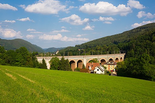 Schwarza-Viadukt bei Payerbach-Reichenau Semmeringbahn, (UNESCO-Welterbe in Österreich)