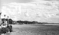 Durrës Plazh mit dem Shkëmbi i Kavajës im Hintergrund Anfang der 1960er Jahre