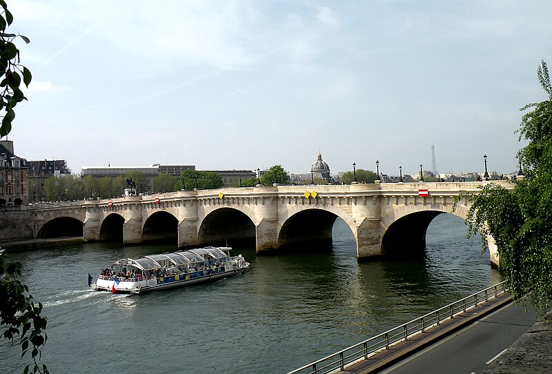 File:Seine. One of bridges.jpg
