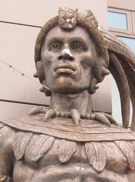 File:Shaka of Zululand statue 2013 London UK.jpg