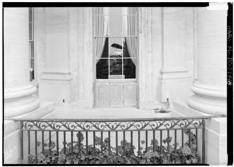 File:South Porch; View of Lower Portion of Center Window to Blue Room (120) - White House, 1600 Pennsylvania Avenue, Northwest, Washington, District of Columbia, DC HABS DC,WASH,134-148.tif