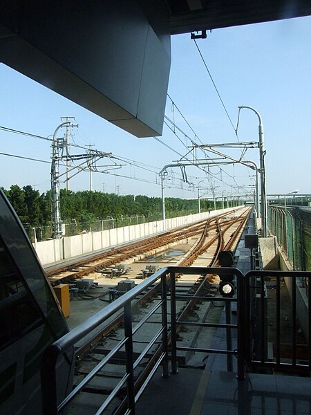 File:South end of Shanghai Metro Line 2.JPG