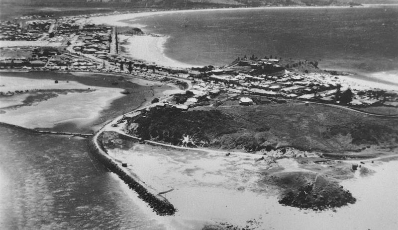 File:StateLibQld 1 294451 Aerial view of Tweed Heads, ca. 1950.jpg