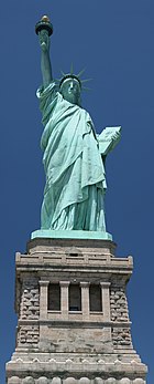 Statue of Liberty frontal 2.jpg