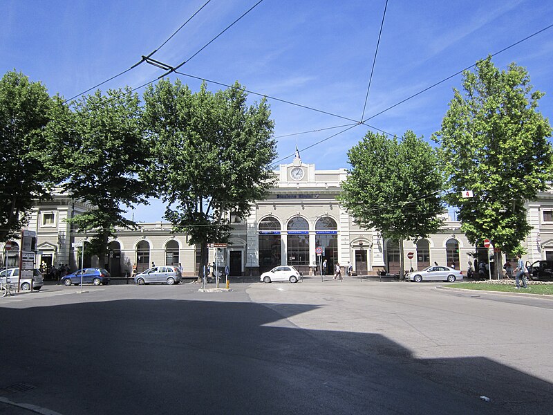 File:Stazione FS di Rimini (maggio 2011).jpg