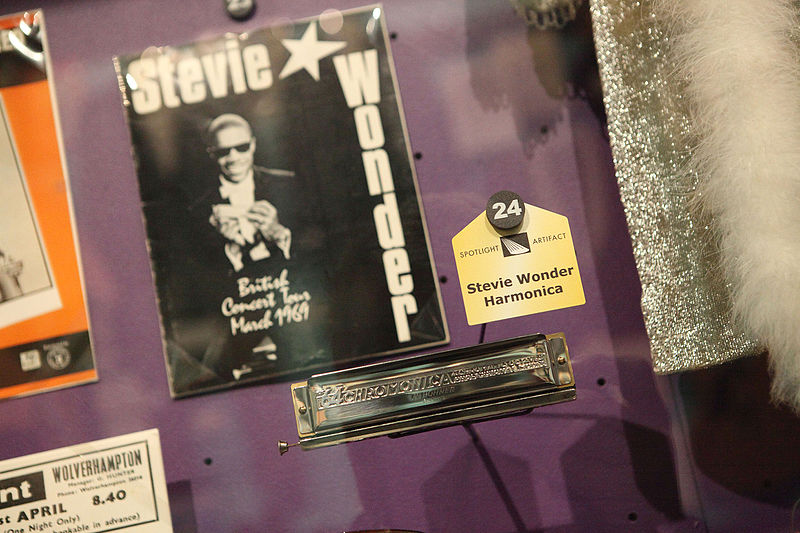 File:Stevie Wonder's Harmonica - Rock and Roll Hall of Fame (2014-12-30 12.18.28 by Sam Howzit).jpg