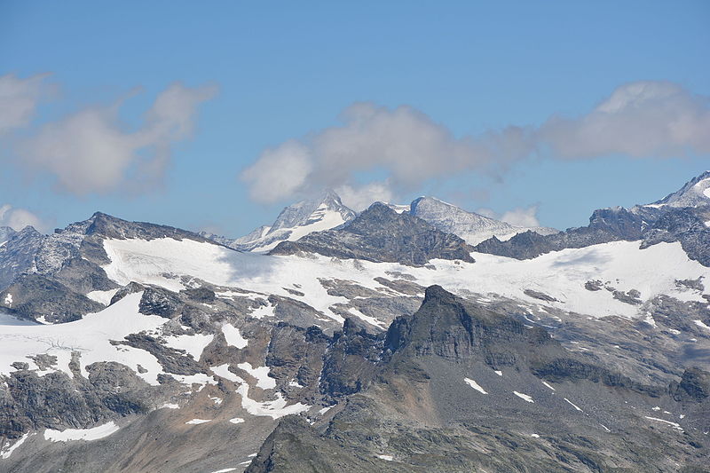 File:Stubacher Sonnblick und Granatspitze, dahinter Großes Wiesbachhorn und Klockerin vom Abstieg vom Wildenkogel.JPG