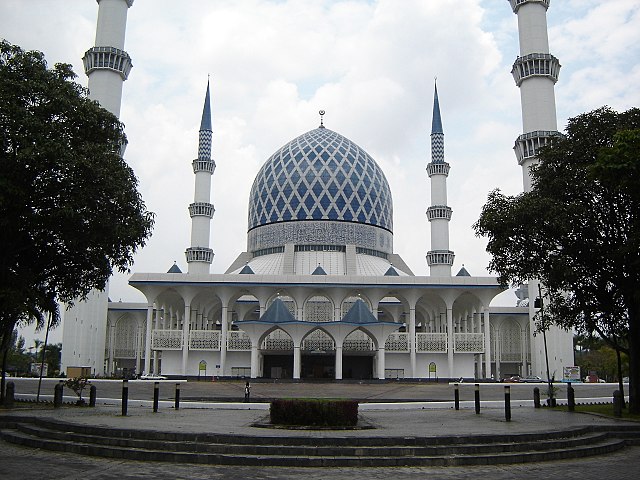 File:Sultan Salahuddin Abdul Aziz Mosque - Shah Ala ...