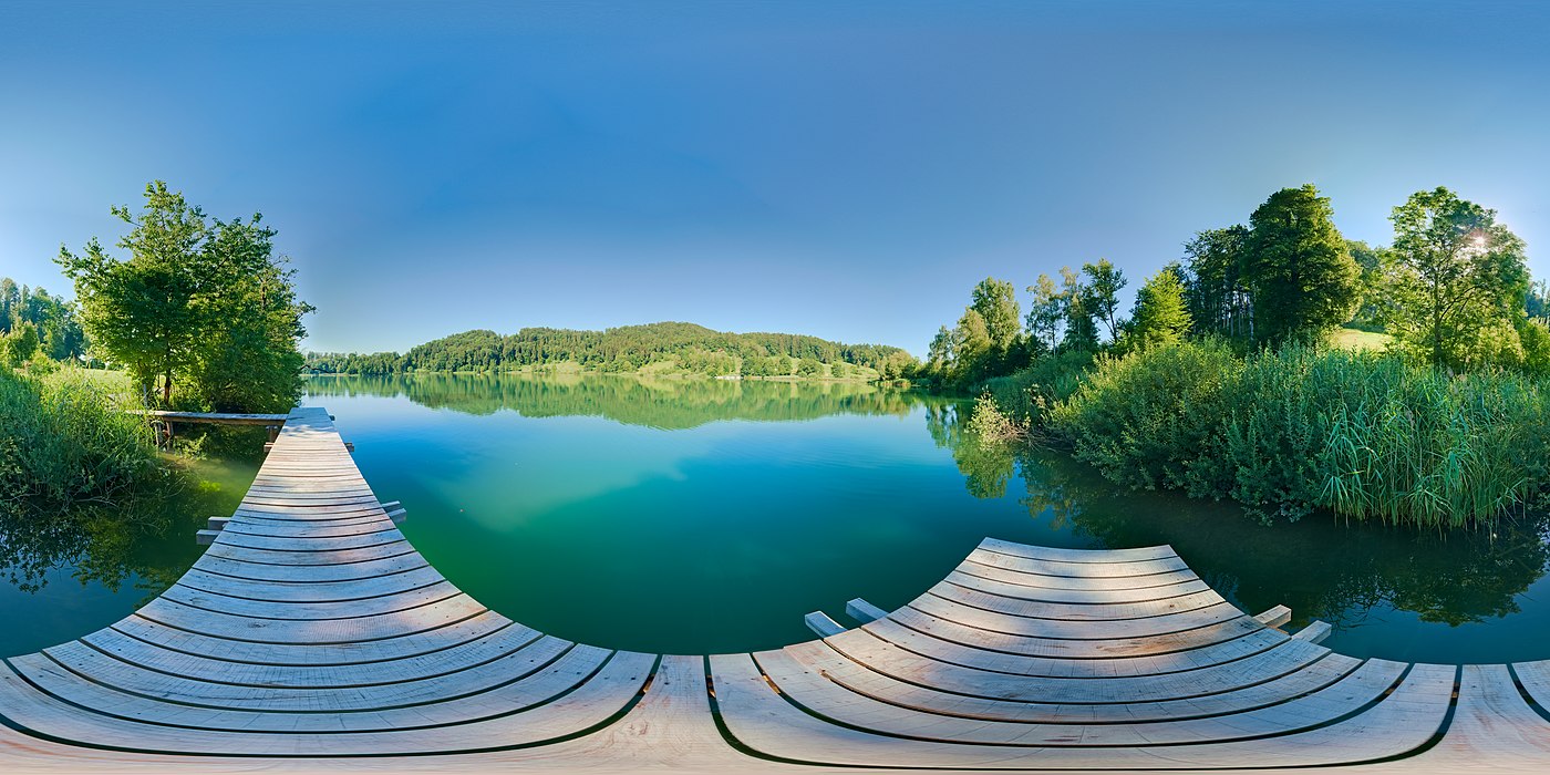 Le lac de Türlersee, dans le district d'Affoltern. Juillet 2020.