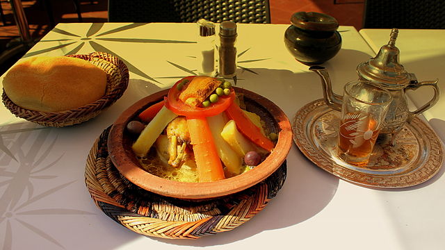 Tagine-cooked chicken and vegetables with mint tea and khobz el-dâr.