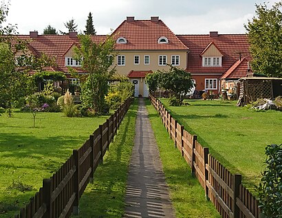 So kommt man zu Fritz-Schumacher-Siedlung mit den Öffentlichen - Mehr zum Ort Hier