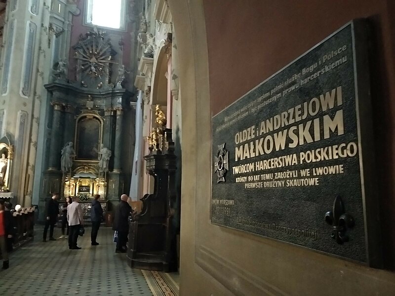 File:Tablica w lwowskiej katedrze poświęcona Oldze i Andrzejowi Małkowskim widok ogólny fot. Krzysztof Stanowski.jpg