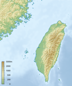 ထိုင်ဝမ်ကျွန်း၏ အရှေ့ပိုင်းသည် တောင်တန်းဒေသ ဖြစ်ပြီး အနောက်ဘက်သို့ ပြေပြစ်သွားကာ တောင်ကုန်းများ လွင်ပြင်များ ရှိသည်။
