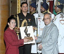 The President, Shri Pranab Mukherjee presenting the Arjuna Award for the year-2015 to Ms. Y. Sanathoi Devi for Wushu, in a glittering ceremony, at Rashtrapati Bhavan, in New Delhi on August 29, 2015.jpg