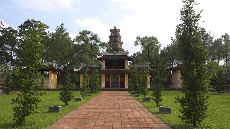 File:Thiên Mụ Pagoda Hue, Vietnam (12160353236).jpg