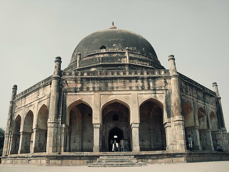 File:Tomb of Adham Khan ag48.jpg