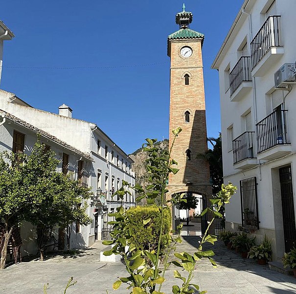 File:Torre del Reloj de Almedinilla.jpg