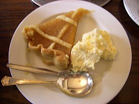 Tarta de melaza con crema vestida.jpg