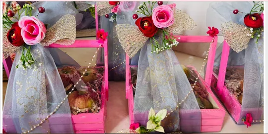 File:Trousseau packing gift.webp