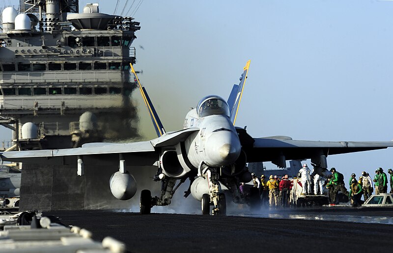 File:US Navy 111009-N-VN693-815 An F-A-18C Hornet assigned to the Golden Dragons of Strike Fighter Squadron (VFA) 192 launches.jpg