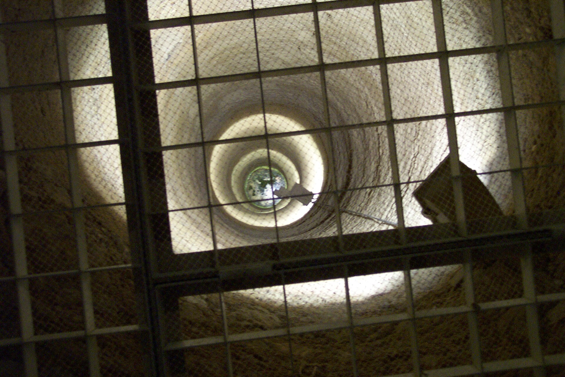 1920px-Unidentified_object_in_the_Dolmen_of_Menga%2C_Antequera%2C_Spain.JPG