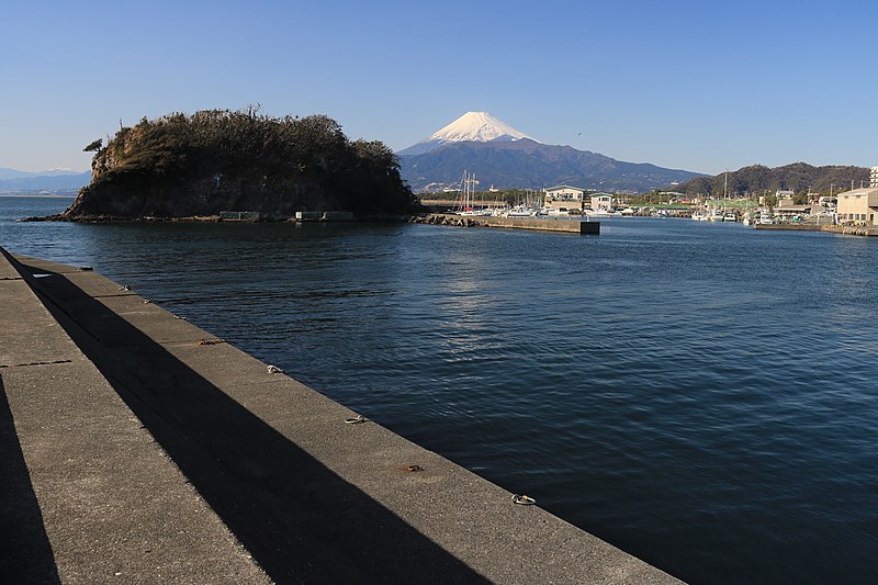 File:Uri Island and Mount Fuji.jpg