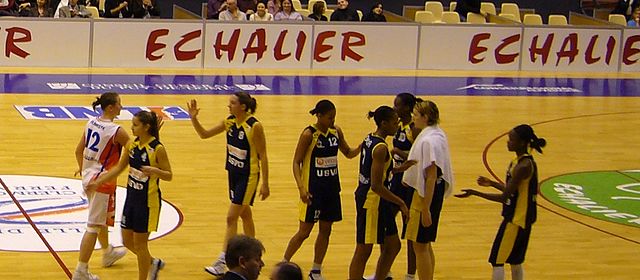 Joueuses de basket de l'Union Sportive Valenciennes Olympic