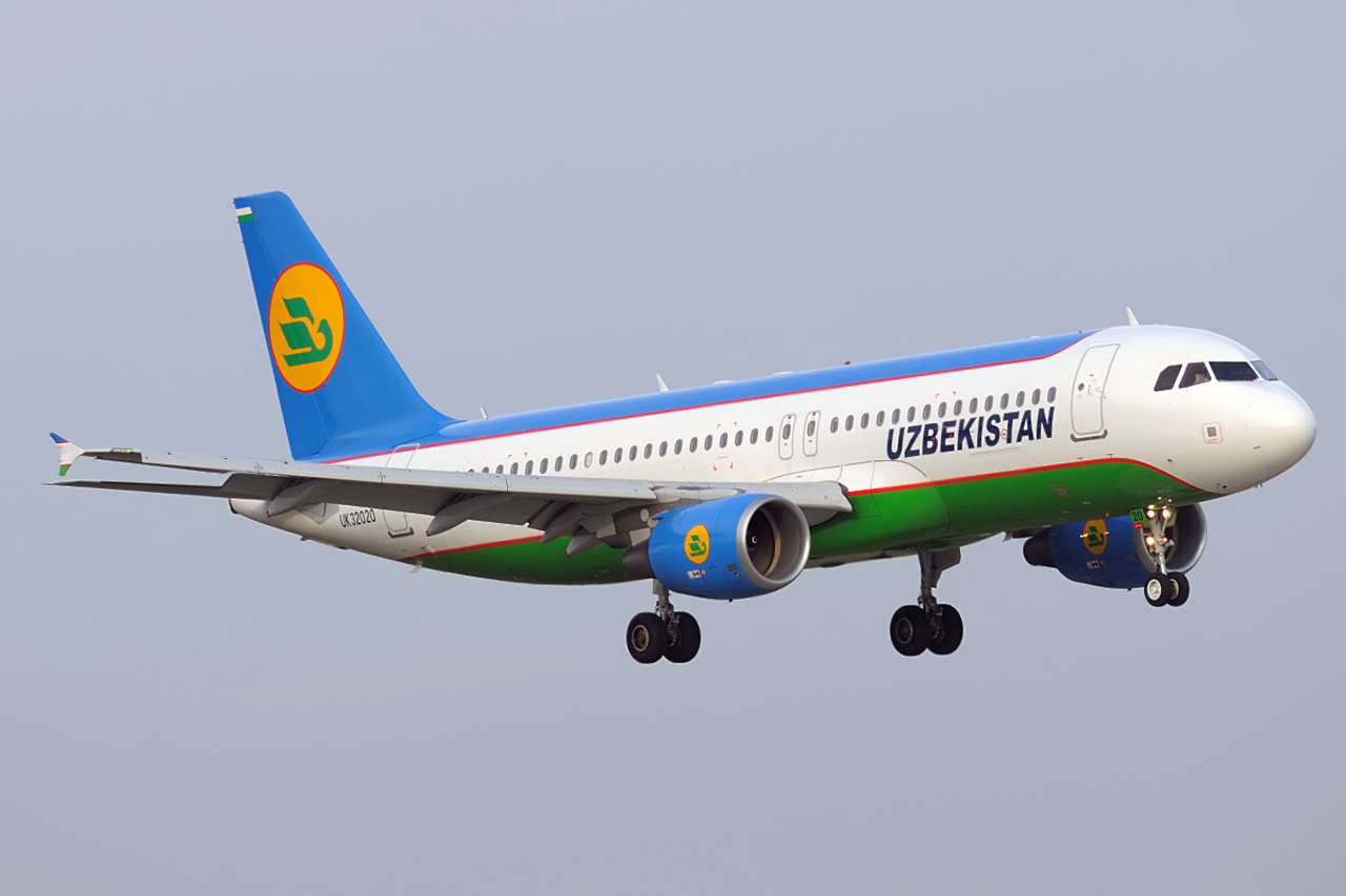 Uzbekistan airways рейсы. Airbus a321 Uzbekistan Airways. Airbus a320 Uzbekistan Airways. Airbus a320neo узбекские авиалинии. Узбекистан авиалинии Аэробус 320.
