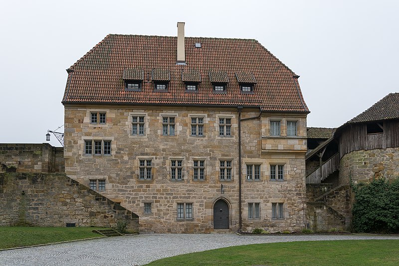 File:Veste Coburg - Gästehaus.jpg