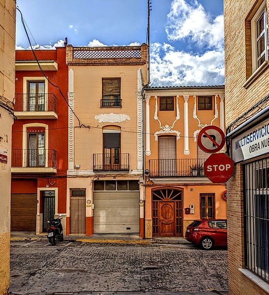 File:View from Carrer dels Capellans on to Carrer de Sant Antoni.jpg