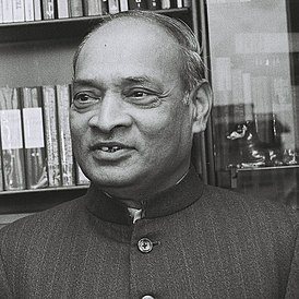 Visit of Narasimha Rao, Indian Minister for Foreign Affairs, to the CEC (cropped).jpg