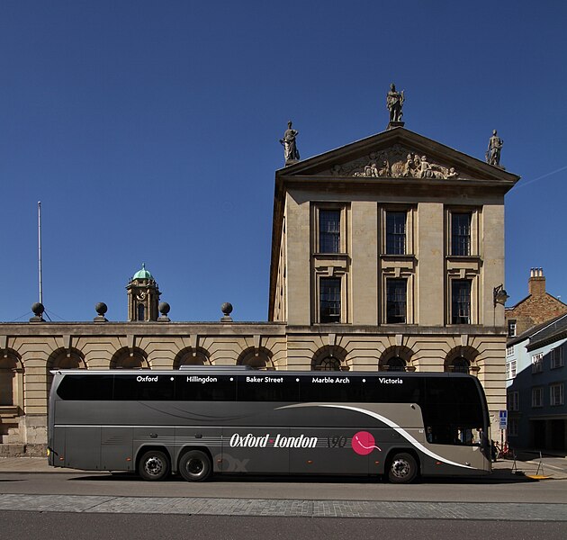 File:Volvo B11R Plaxton Elite X90 YES Oxford HighSt.jpg