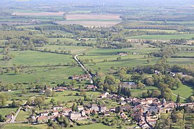 Veduta aerea del villaggio di Azat-le-Ris.jpg