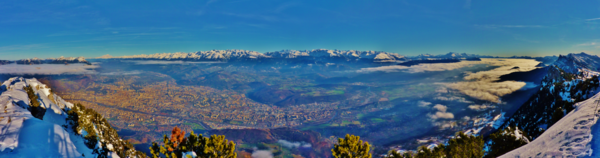Photo représentant l'agglomération grenobloise depuis le sommet du Moucherotte (1 901 m).
