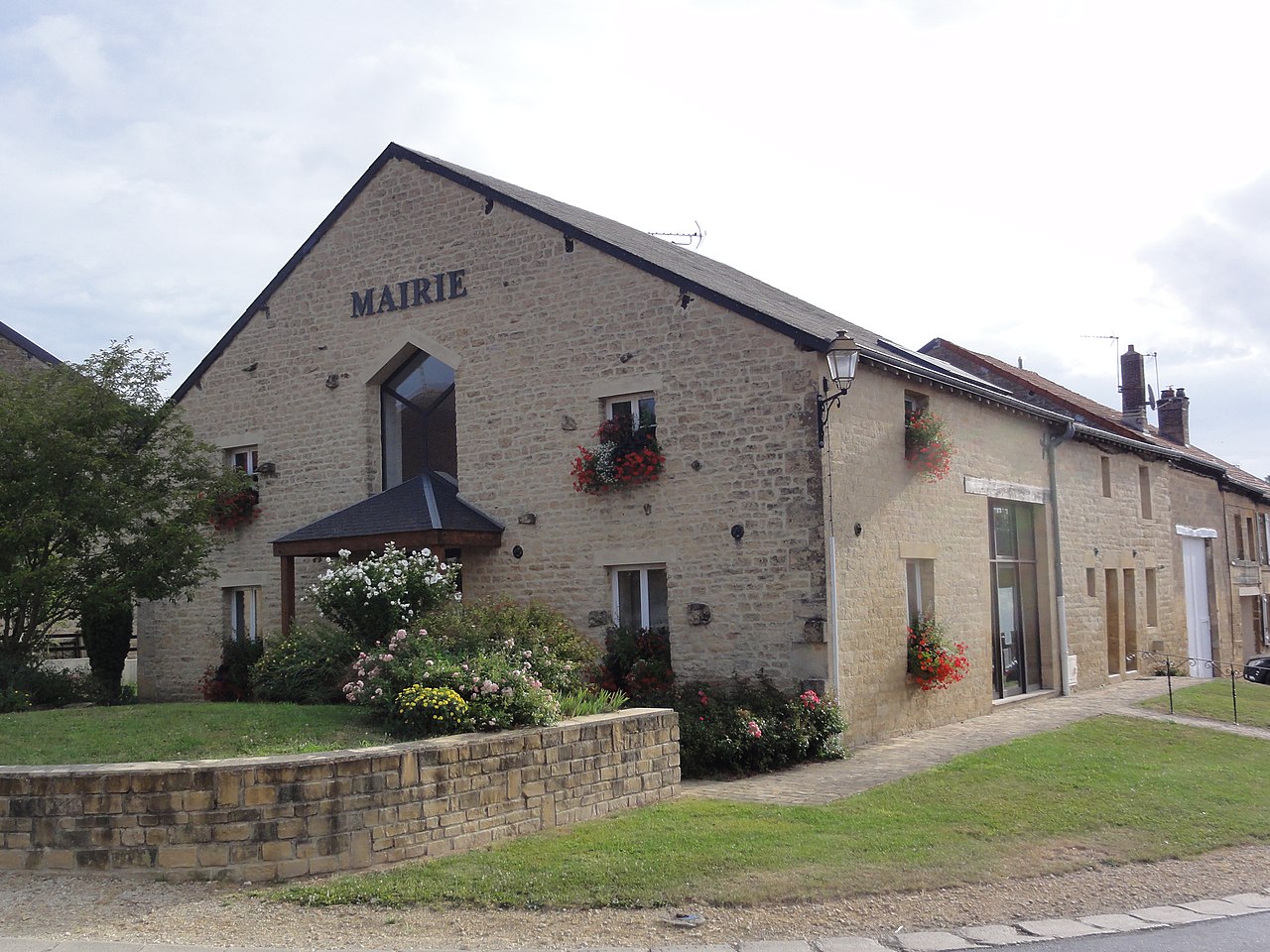 Warnécourt (Ardennes) mairie.JPG