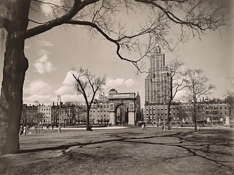 File:Washington Square looking north, Manhattan (NYPL b13668355-482858).jpg