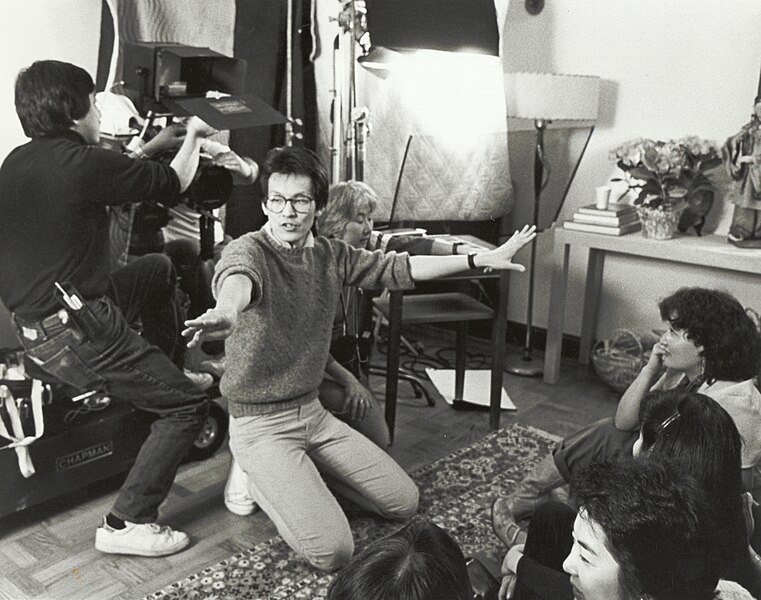 File:Wayne Wang directs the "pleasure party" scene from "Dim Sum- A Little Bit of Heart".jpg