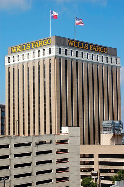 File:WellsFargoTower-2010-08-a.JPG