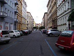 Wenzigova ulice, úsek od Sokolské k Legerově