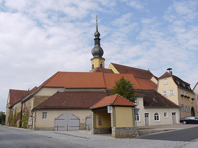 File:Willanzheim Kirchenburg.jpg