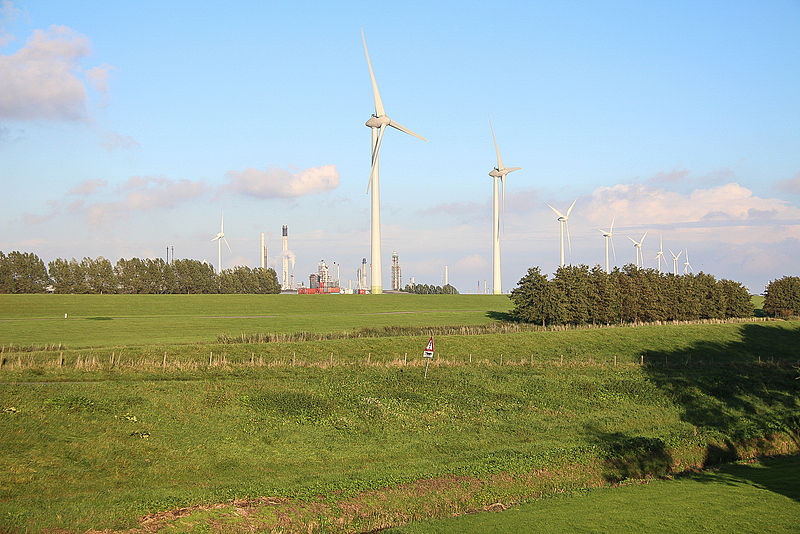 File:Windmolens bij Spijkenisse.jpg