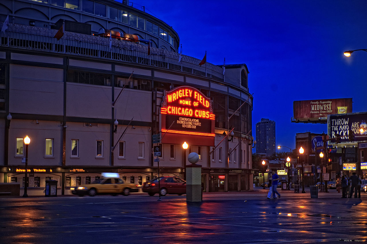 File:Blue & Red Streamers on near Wrigley Stadium (30375869380).jpg -  Wikimedia Commons