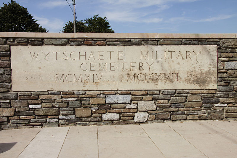 File:Wytchaete Military Cem.1.JPG