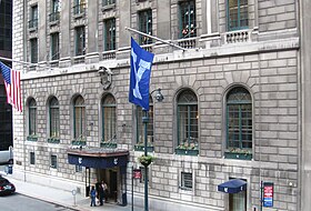 The Yale Club's main entrance on Vanderbilt Avenue Yale Club high jeh.JPG