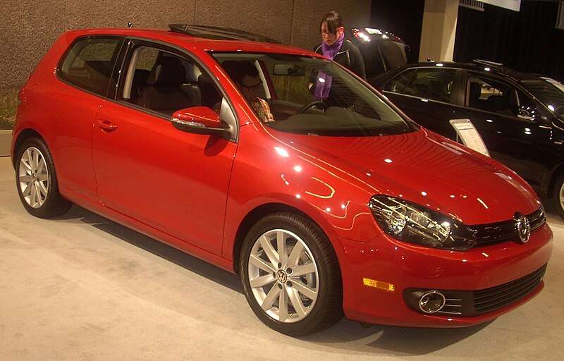 File:'10 Volkswagen Golf 3-Door (MIAS '10).jpg