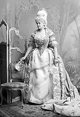 'Daisy' Greville, Frances Evelyn Maynard, Countess of Warwick, Devonshire House Ball (1897) 2.jpg