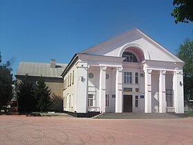 Будинок культури імені Т. Шевченка на центральній площі Старобільська