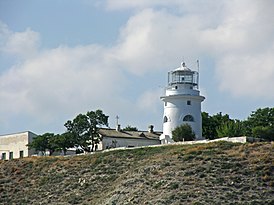 Faro en el extremo Illi-pivdenna de la cordillera Tepe-Oba.jpg