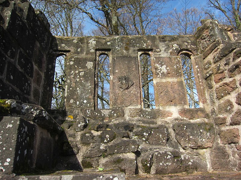 File:09 Lützelhardt Castle.JPG